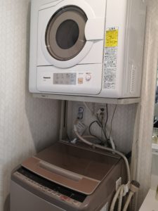 縦型洗濯機と乾燥機